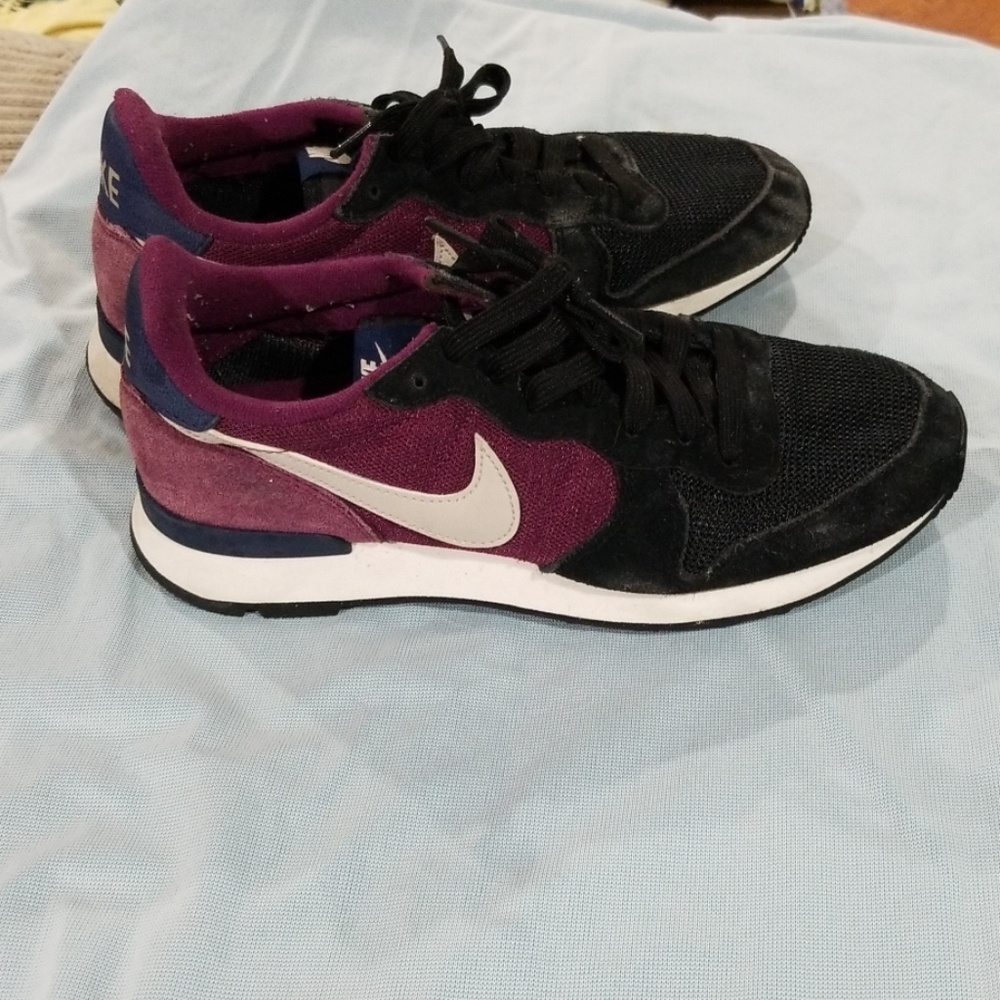 Nike tennis shoes